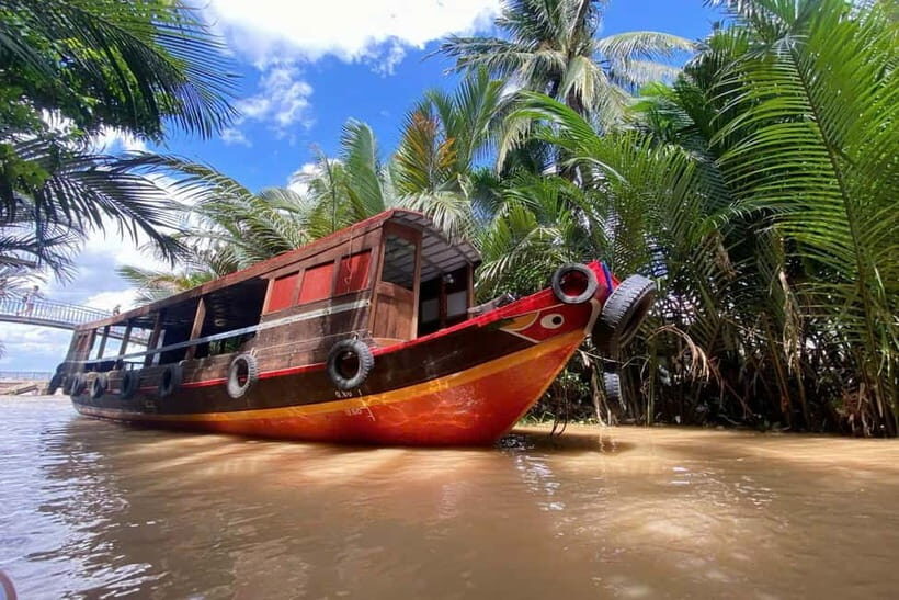 2-Day Mekong Delta Luxury Group Tour from Ho Chi Minh City - Day 2: Cai Rang Floating Market morning and the bamboo Monkey Bridge