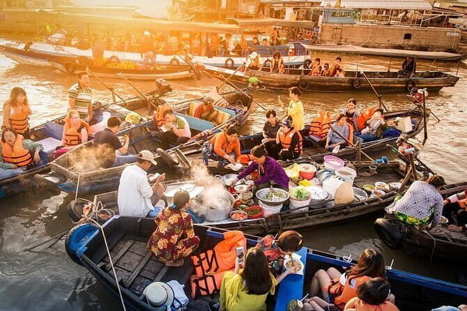 3 Days Mekong Delta Luxury Group Tour from Ho Chi Minh City - Morning pick-up in Ho Chi Minh City and the road to Ben Tre