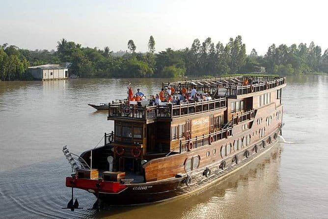 3 Days Mekong Delta Luxury Group Tour from Ho Chi Minh City - Chau Doc on the river: boats, floating cages, and Cham Village