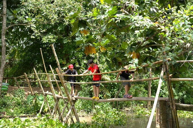 Can Tho Motorbike Tour - Rhythms of the Mekong Delta - Rice noodles and hu tieu: watching a workshop take shape