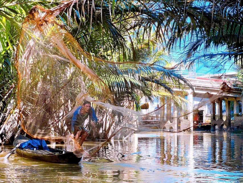 From Ho Chi Minh: Explore Mekong Delta & Vinh Trang Pagoda - Lunch, fruit, and folk music: the Mekong Delta’s rhythm