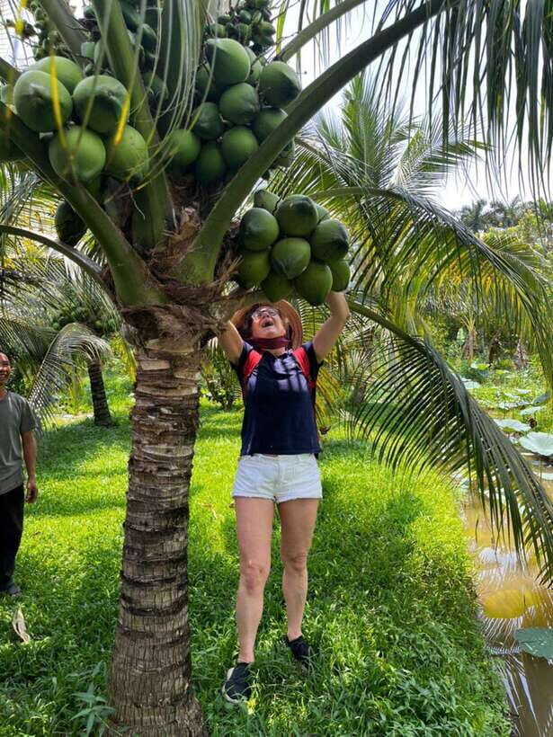 Ho Chi Minh: 1-Day Mekong Delta Tour-Floating Market & Islet - Pineapple on the Boat: Sweet Fruit, Live Peeling, Real Trading Rhythm