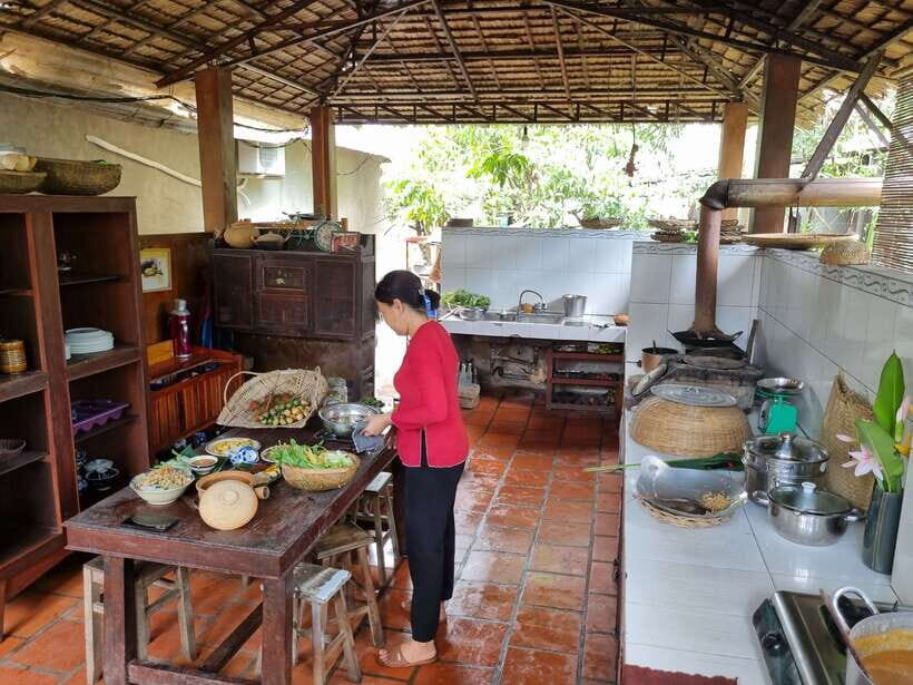 Ho Chi Minh City: Mekong Delta Day Trip with Lunch & Drinks - Mekong ferries and the island village: when the day slows down