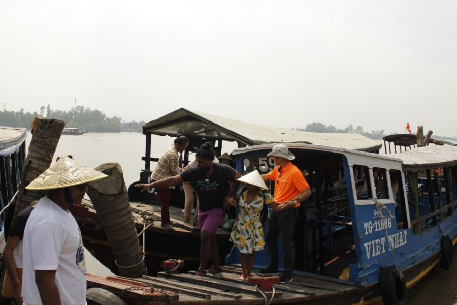 Ho Chi Minh: Full-Day Cu Chi Tunnels and Mekong Delta Tour - Lunch in Củ Chi: fuel before the Mekong switch