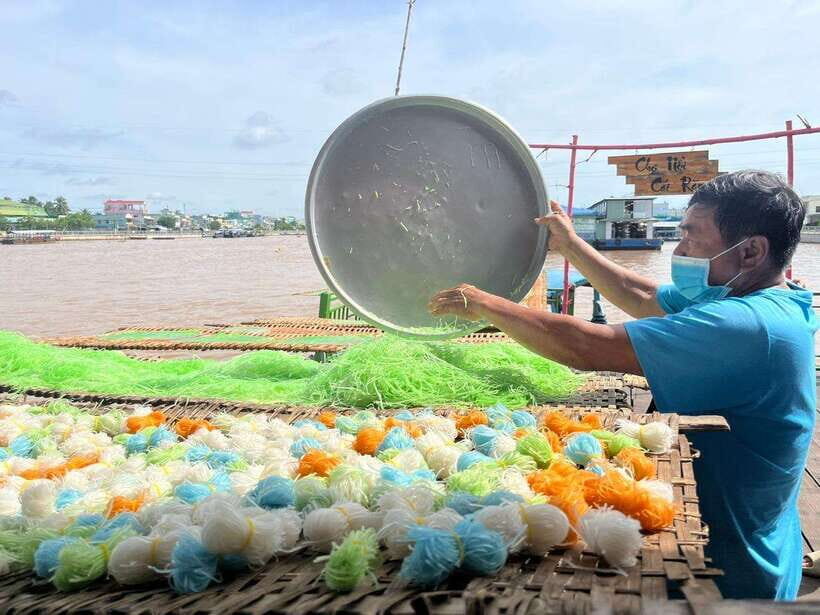 Mekong Delta 4-Day Tour: Ho Chi Minh-Chau Doc-Can Tho-Ca Mau - Day 2: Chau Doc pagodas, Tra Su Forest stilt houses, and Long Xuyen crocodiles to Can Tho