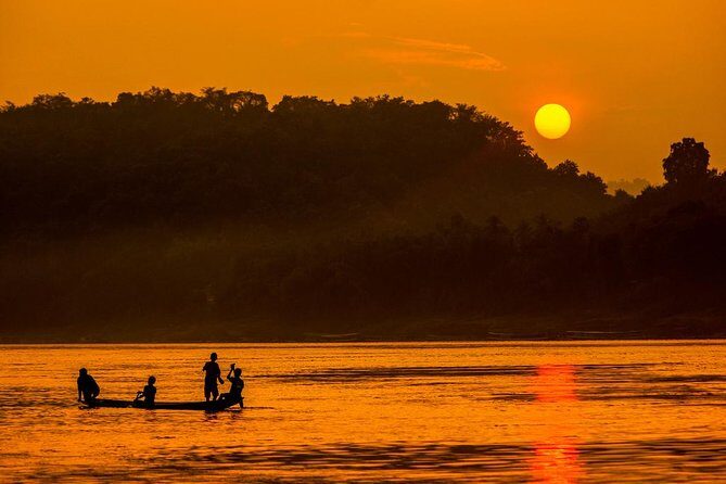 PRIVATE Luxury Sunset Mekong Afternoon trip from HCM city - Check-in and the sunset rhythm on the Tiền River