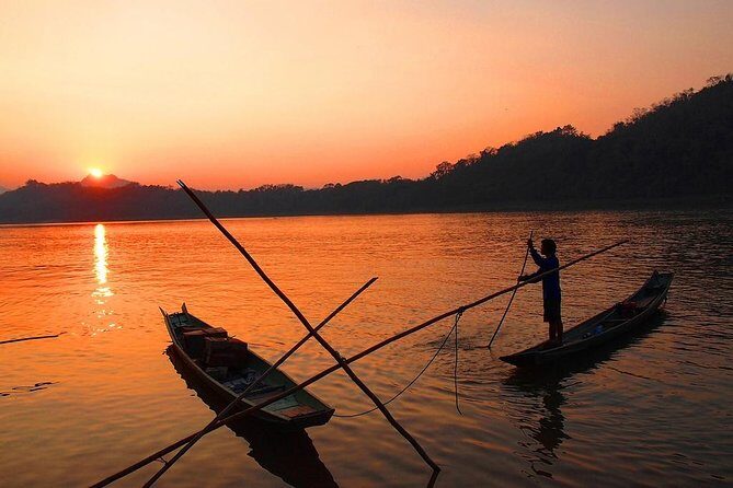 PRIVATE Luxury Sunset Mekong Afternoon trip from HCM city - Dinner on the river and Vietnamese BBQ: food that anchors the day